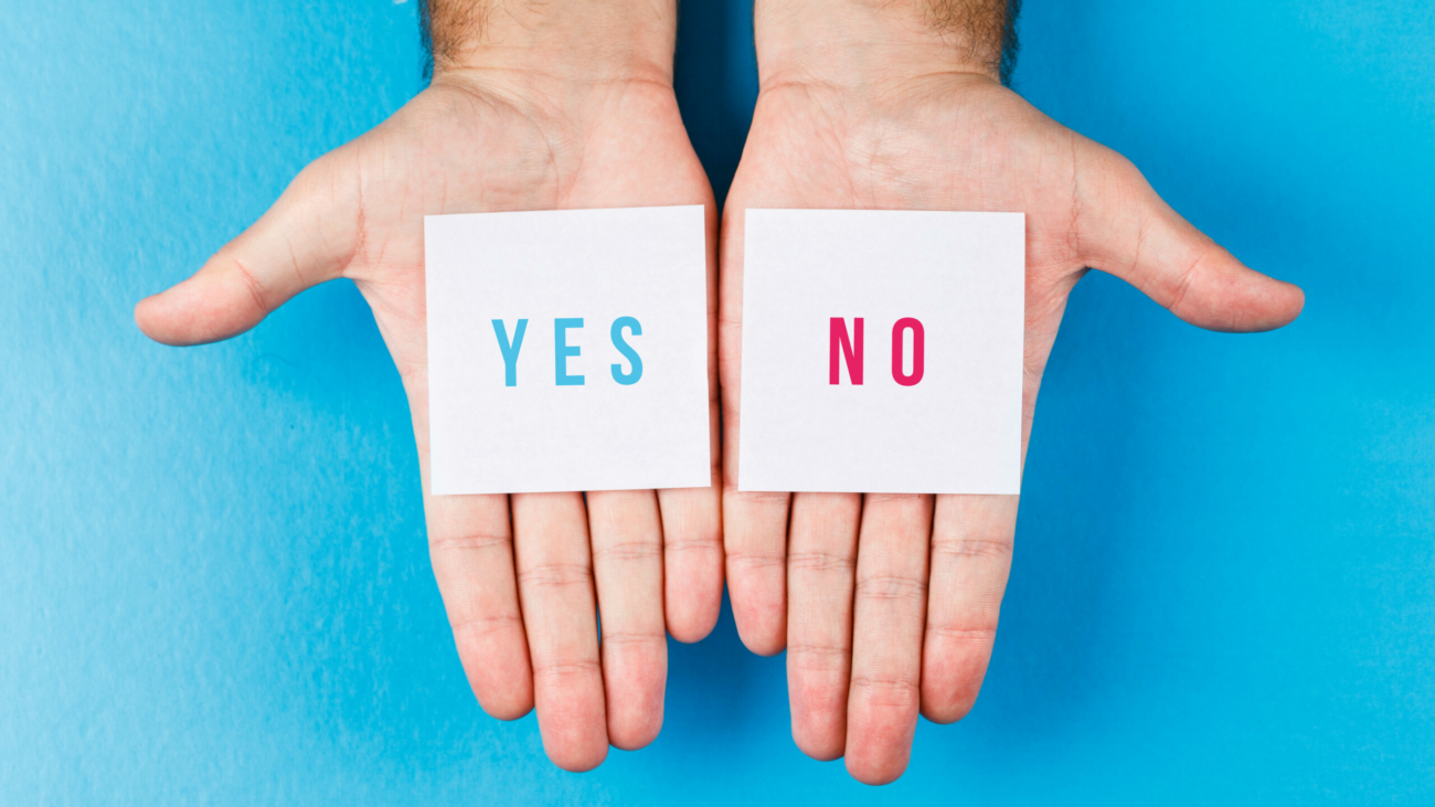 Due mani che hanno un cartello "YES" e "No": accettare il rifiuto.
